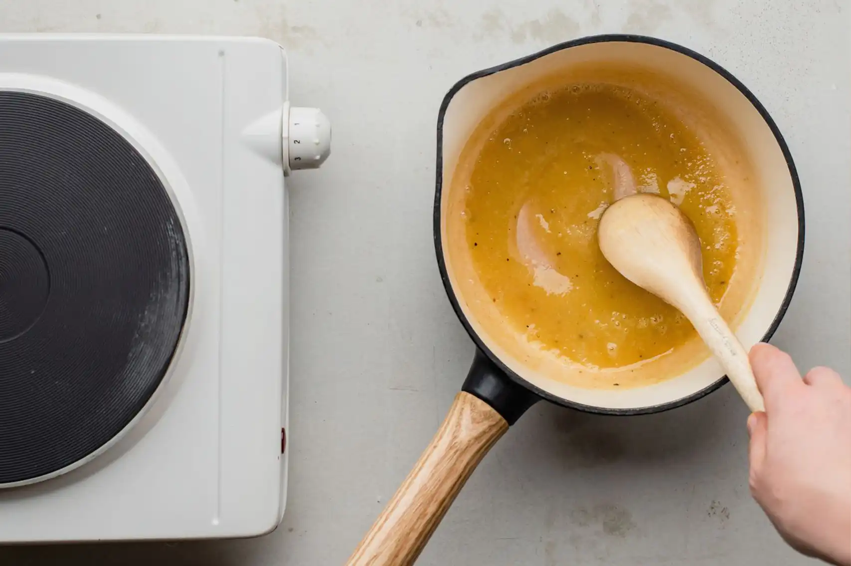 How to Make Cheddar Cheese Sauce